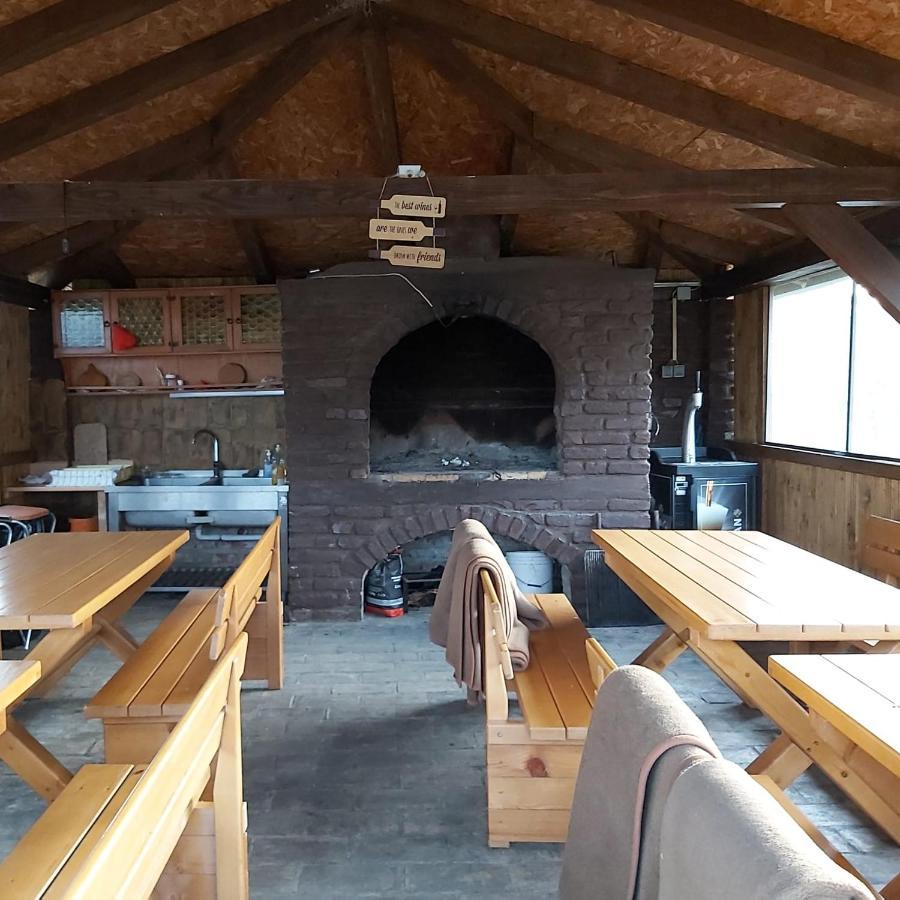 Udicarski Dom Usce Aljmaš Extérieur photo