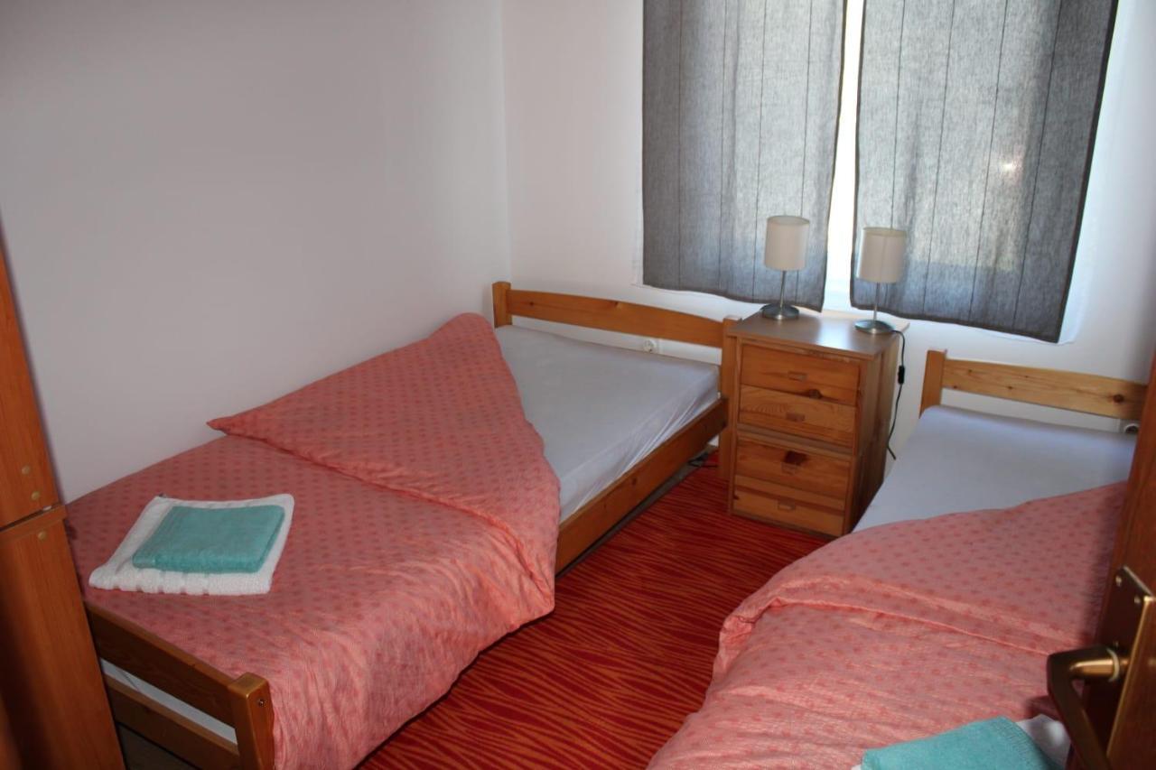Udicarski Dom Usce Aljmaš Extérieur photo