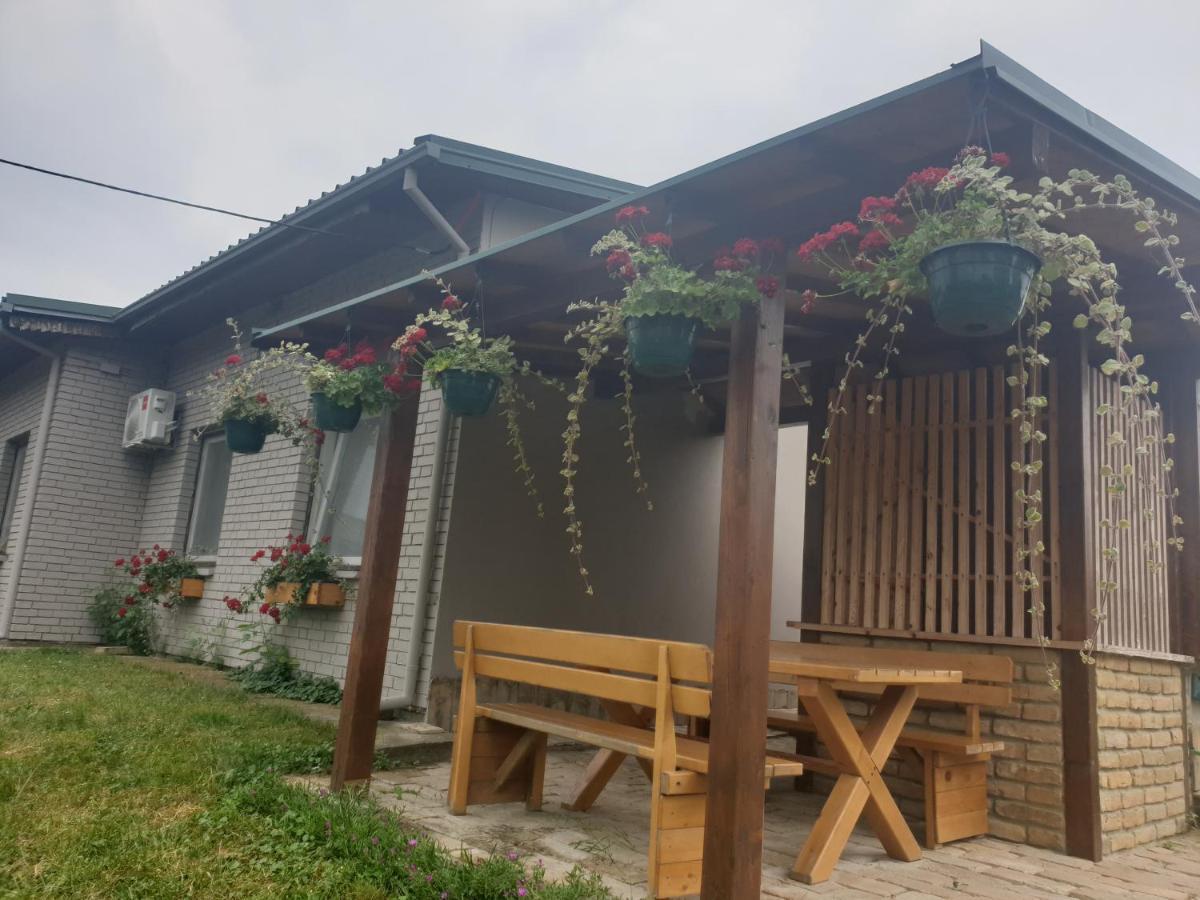 Udicarski Dom Usce Aljmaš Extérieur photo